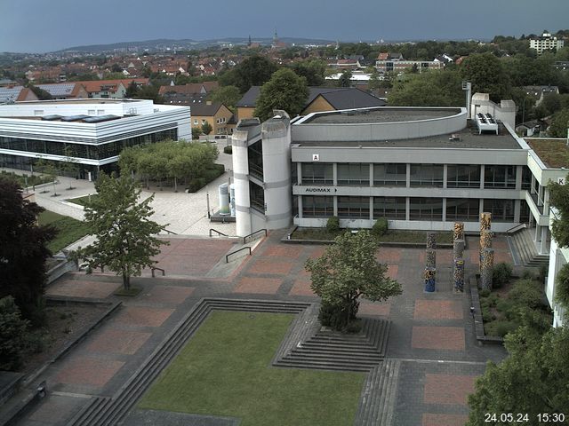 Foto der Webcam: Verwaltungsgebäude, Innenhof mit Audimax, Hörsaal-Gebäude 1