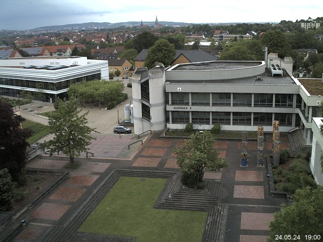 Foto der Webcam: Verwaltungsgebäude, Innenhof mit Audimax, Hörsaal-Gebäude 1