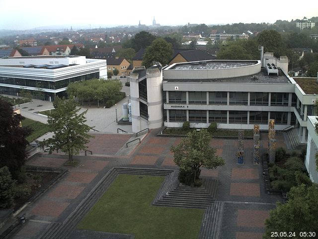 Foto der Webcam: Verwaltungsgebäude, Innenhof mit Audimax, Hörsaal-Gebäude 1