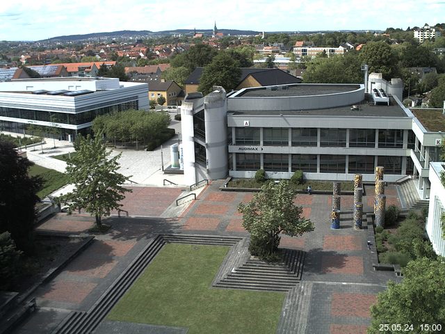 Foto der Webcam: Verwaltungsgebäude, Innenhof mit Audimax, Hörsaal-Gebäude 1