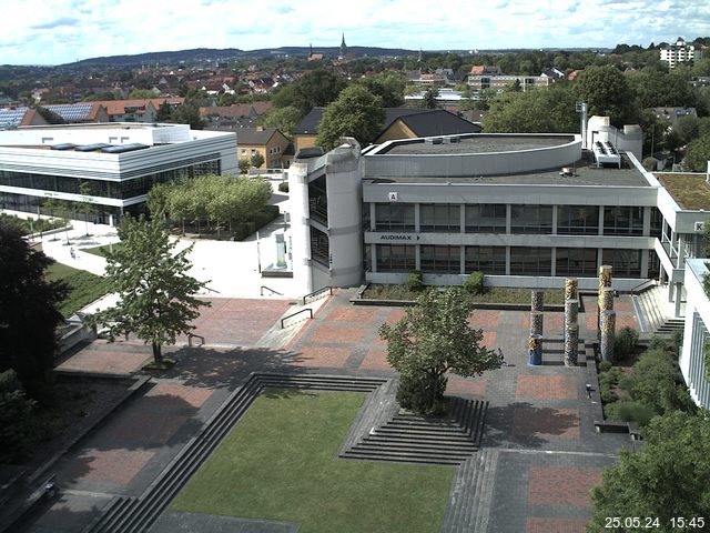 Foto der Webcam: Verwaltungsgebäude, Innenhof mit Audimax, Hörsaal-Gebäude 1