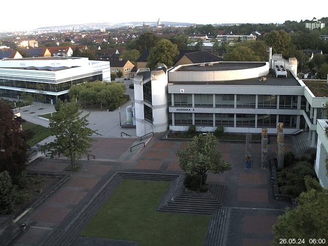 Foto der Webcam: Verwaltungsgebäude, Innenhof mit Audimax, Hörsaal-Gebäude 1