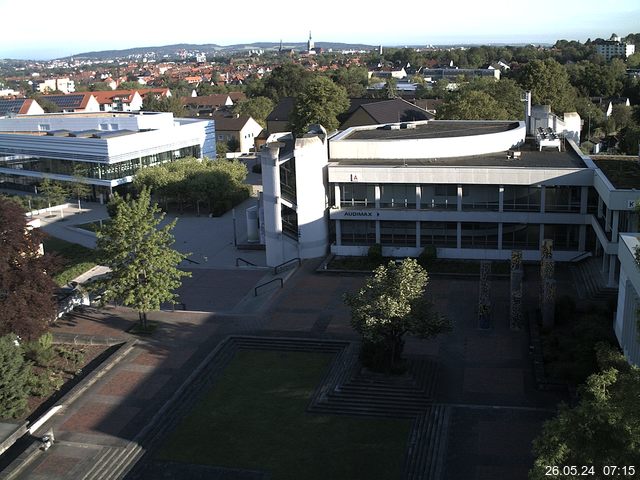 Foto der Webcam: Verwaltungsgebäude, Innenhof mit Audimax, Hörsaal-Gebäude 1