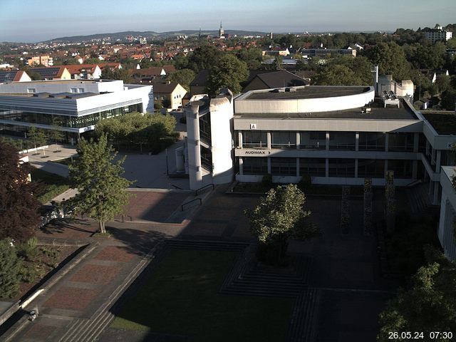 Foto der Webcam: Verwaltungsgebäude, Innenhof mit Audimax, Hörsaal-Gebäude 1