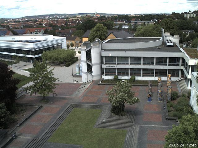 Foto der Webcam: Verwaltungsgebäude, Innenhof mit Audimax, Hörsaal-Gebäude 1