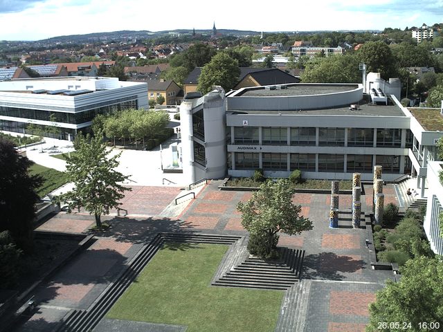 Foto der Webcam: Verwaltungsgebäude, Innenhof mit Audimax, Hörsaal-Gebäude 1