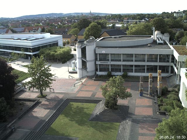 Foto der Webcam: Verwaltungsgebäude, Innenhof mit Audimax, Hörsaal-Gebäude 1