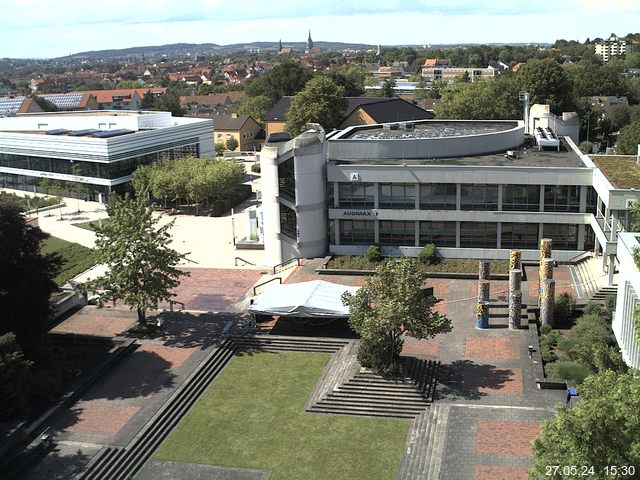 Foto der Webcam: Verwaltungsgebäude, Innenhof mit Audimax, Hörsaal-Gebäude 1