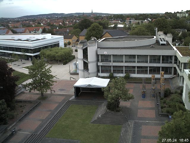 Foto der Webcam: Verwaltungsgebäude, Innenhof mit Audimax, Hörsaal-Gebäude 1