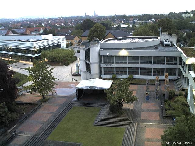 Foto der Webcam: Verwaltungsgebäude, Innenhof mit Audimax, Hörsaal-Gebäude 1