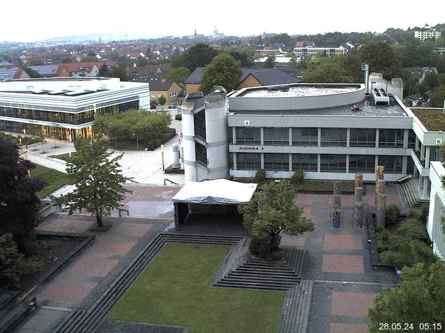 Foto der Webcam: Verwaltungsgebäude, Innenhof mit Audimax, Hörsaal-Gebäude 1