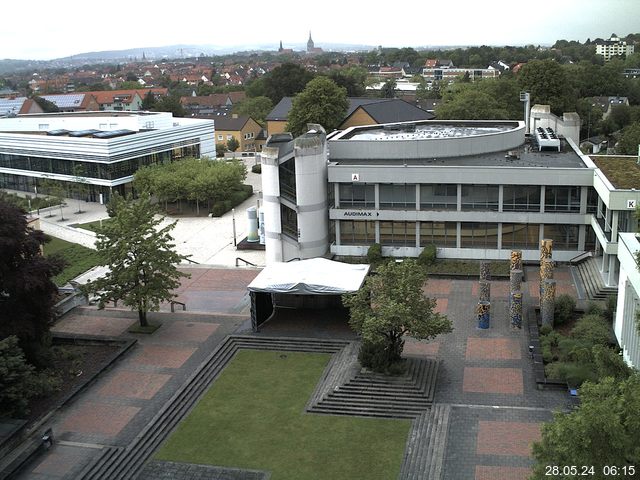 Foto der Webcam: Verwaltungsgebäude, Innenhof mit Audimax, Hörsaal-Gebäude 1