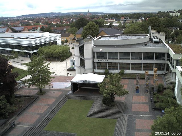 Foto der Webcam: Verwaltungsgebäude, Innenhof mit Audimax, Hörsaal-Gebäude 1