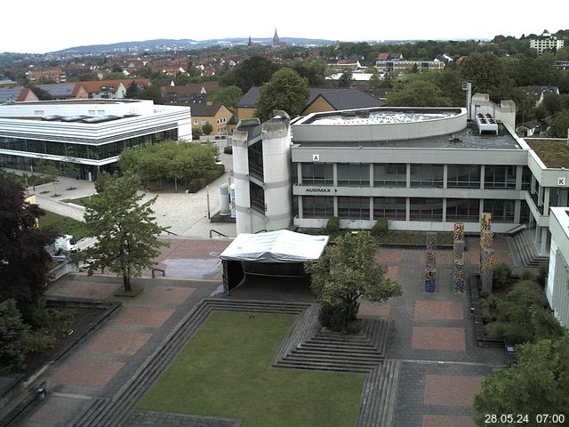 Foto der Webcam: Verwaltungsgebäude, Innenhof mit Audimax, Hörsaal-Gebäude 1