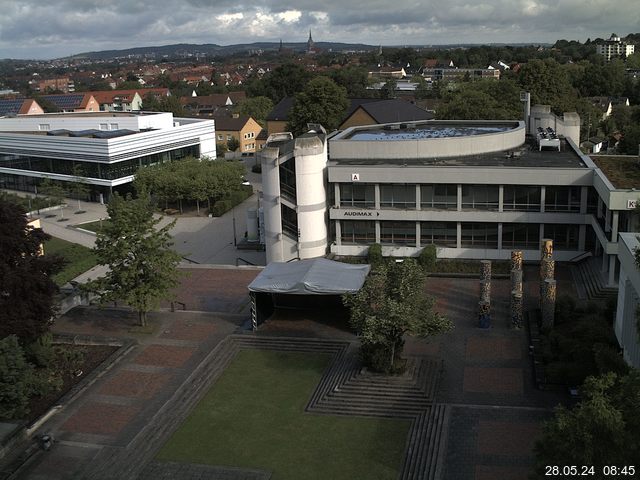 Foto der Webcam: Verwaltungsgebäude, Innenhof mit Audimax, Hörsaal-Gebäude 1