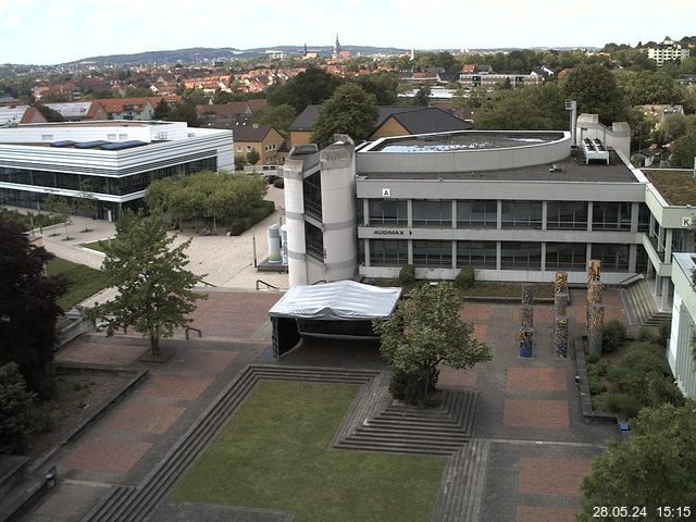 Foto der Webcam: Verwaltungsgebäude, Innenhof mit Audimax, Hörsaal-Gebäude 1