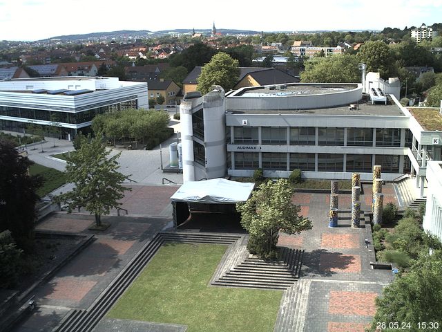 Foto der Webcam: Verwaltungsgebäude, Innenhof mit Audimax, Hörsaal-Gebäude 1