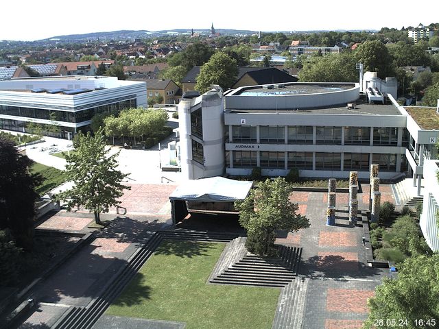 Foto der Webcam: Verwaltungsgebäude, Innenhof mit Audimax, Hörsaal-Gebäude 1