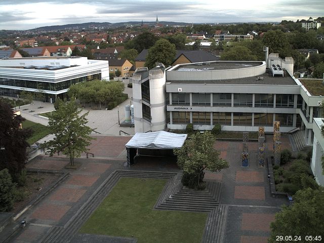 Foto der Webcam: Verwaltungsgebäude, Innenhof mit Audimax, Hörsaal-Gebäude 1