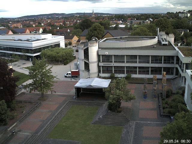 Foto der Webcam: Verwaltungsgebäude, Innenhof mit Audimax, Hörsaal-Gebäude 1