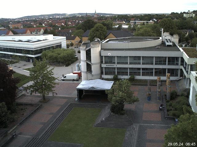 Foto der Webcam: Verwaltungsgebäude, Innenhof mit Audimax, Hörsaal-Gebäude 1