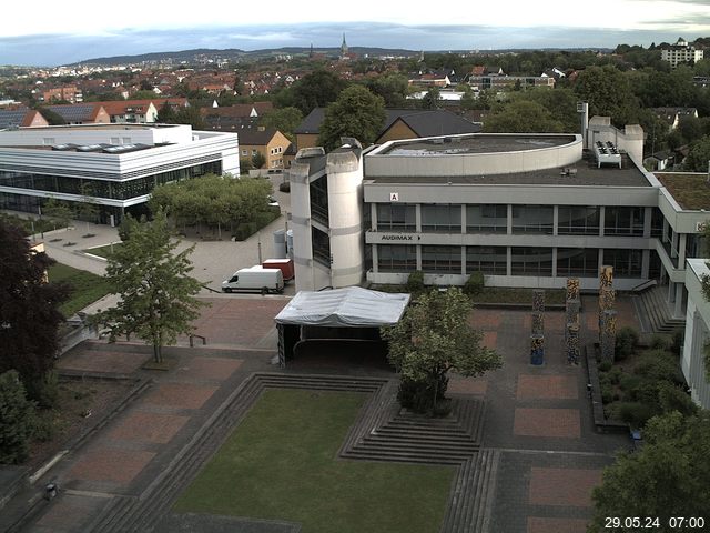 Foto der Webcam: Verwaltungsgebäude, Innenhof mit Audimax, Hörsaal-Gebäude 1