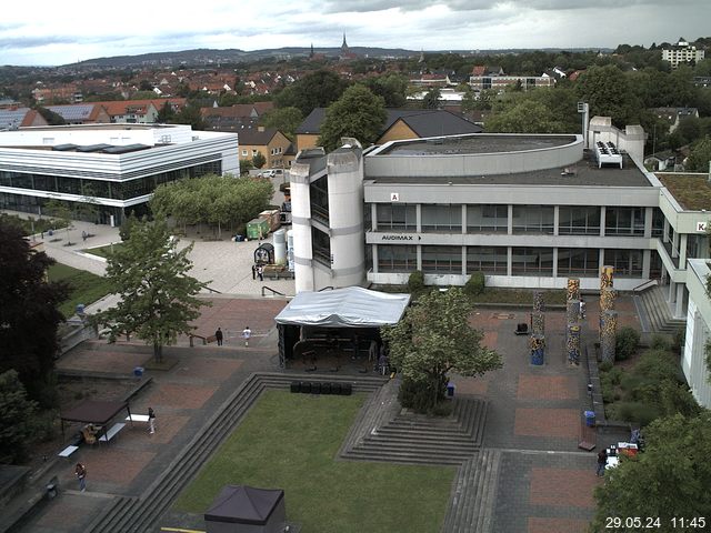 Foto der Webcam: Verwaltungsgebäude, Innenhof mit Audimax, Hörsaal-Gebäude 1