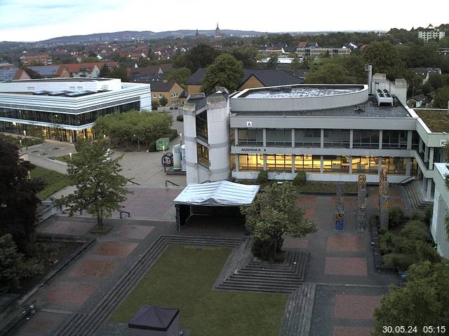 Foto der Webcam: Verwaltungsgebäude, Innenhof mit Audimax, Hörsaal-Gebäude 1