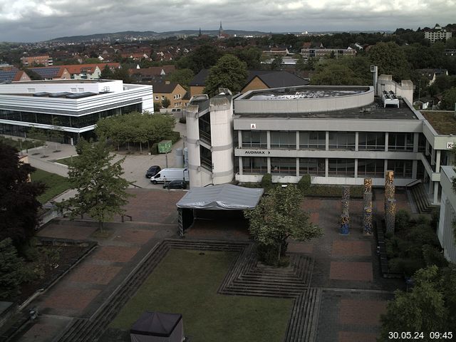 Foto der Webcam: Verwaltungsgebäude, Innenhof mit Audimax, Hörsaal-Gebäude 1