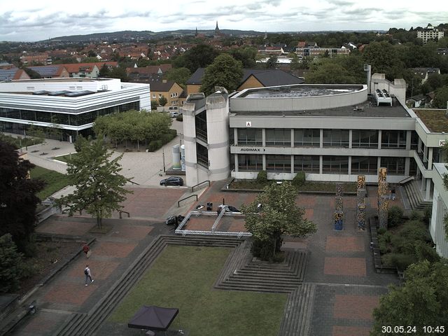 Foto der Webcam: Verwaltungsgebäude, Innenhof mit Audimax, Hörsaal-Gebäude 1