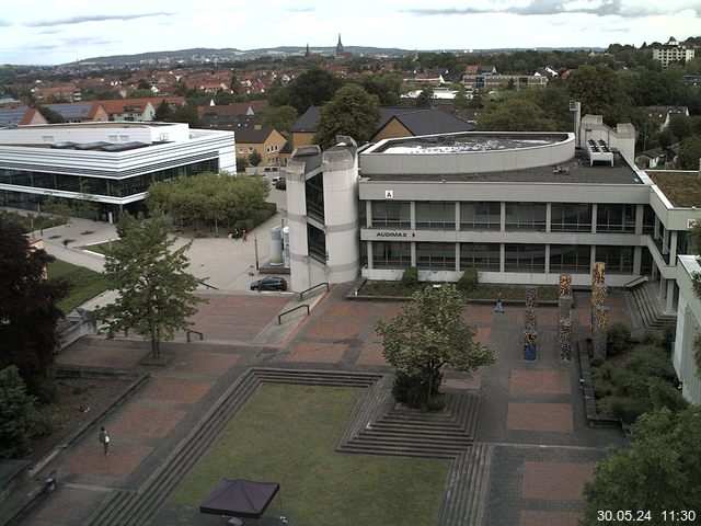 Foto der Webcam: Verwaltungsgebäude, Innenhof mit Audimax, Hörsaal-Gebäude 1