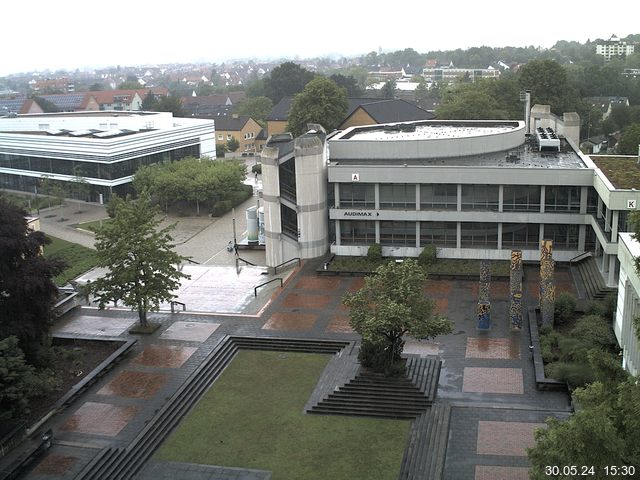 Foto der Webcam: Verwaltungsgebäude, Innenhof mit Audimax, Hörsaal-Gebäude 1