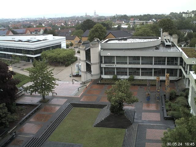 Foto der Webcam: Verwaltungsgebäude, Innenhof mit Audimax, Hörsaal-Gebäude 1