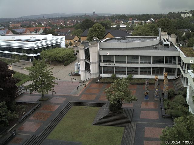 Foto der Webcam: Verwaltungsgebäude, Innenhof mit Audimax, Hörsaal-Gebäude 1