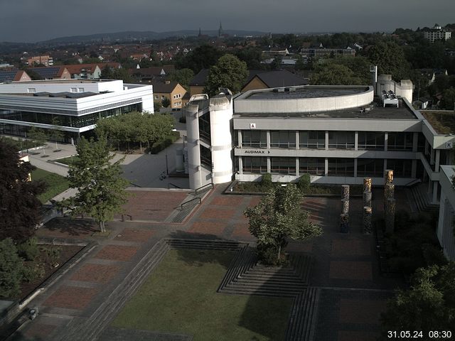 Foto der Webcam: Verwaltungsgebäude, Innenhof mit Audimax, Hörsaal-Gebäude 1