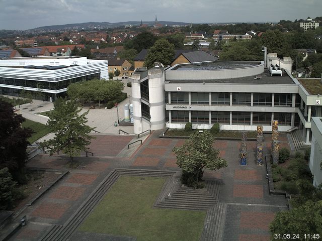 Foto der Webcam: Verwaltungsgebäude, Innenhof mit Audimax, Hörsaal-Gebäude 1