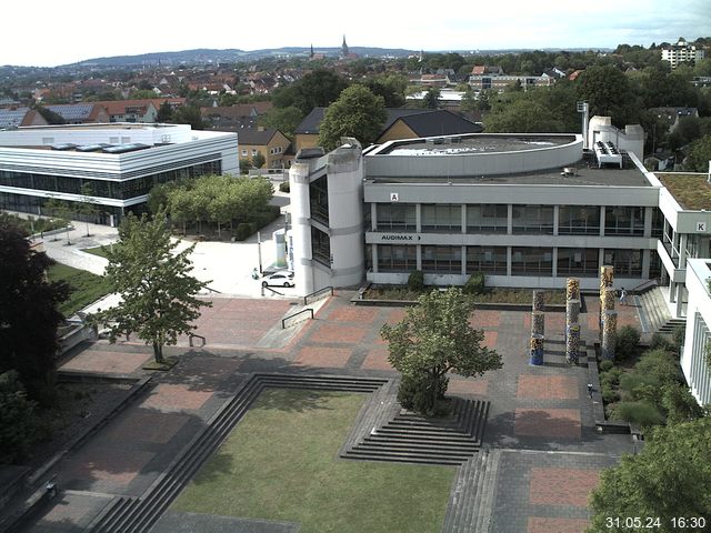 Foto der Webcam: Verwaltungsgebäude, Innenhof mit Audimax, Hörsaal-Gebäude 1