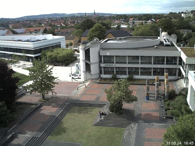 Foto der Webcam: Verwaltungsgebäude, Innenhof mit Audimax, Hörsaal-Gebäude 1