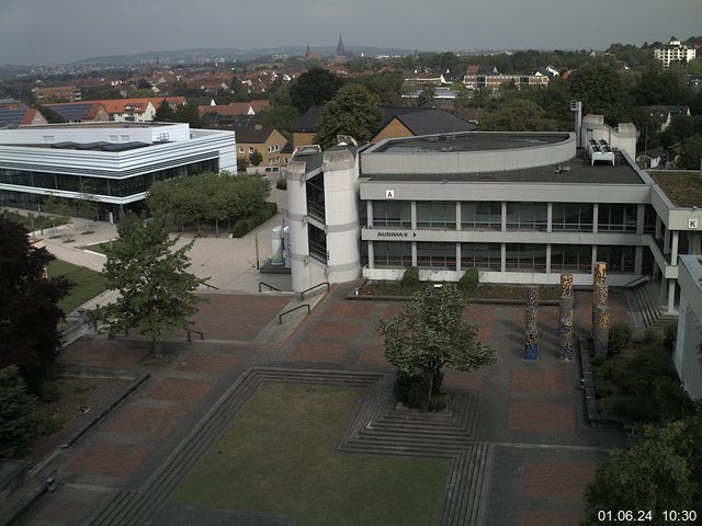 Foto der Webcam: Verwaltungsgebäude, Innenhof mit Audimax, Hörsaal-Gebäude 1