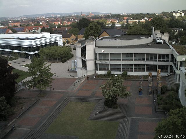 Foto der Webcam: Verwaltungsgebäude, Innenhof mit Audimax, Hörsaal-Gebäude 1