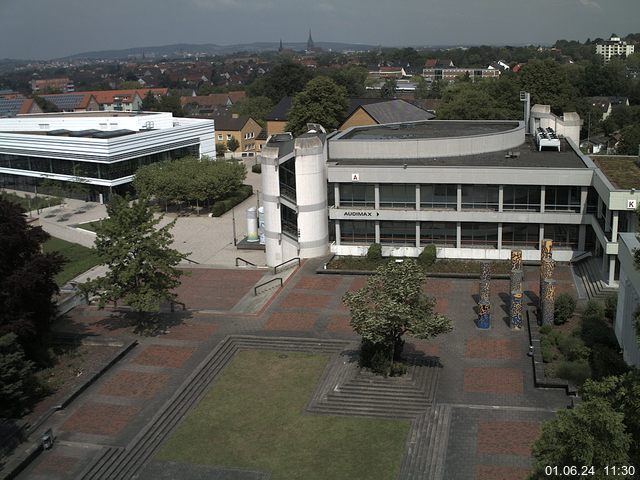 Foto der Webcam: Verwaltungsgebäude, Innenhof mit Audimax, Hörsaal-Gebäude 1