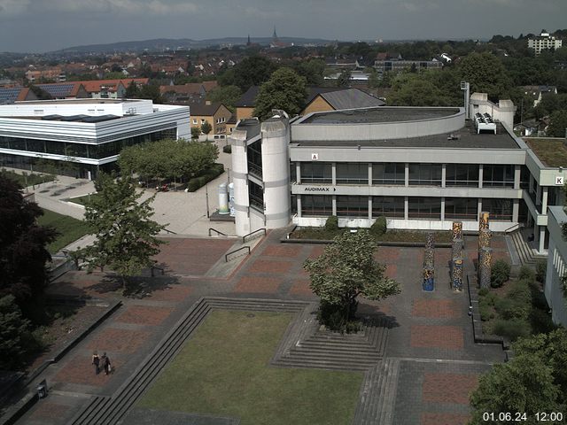 Foto der Webcam: Verwaltungsgebäude, Innenhof mit Audimax, Hörsaal-Gebäude 1