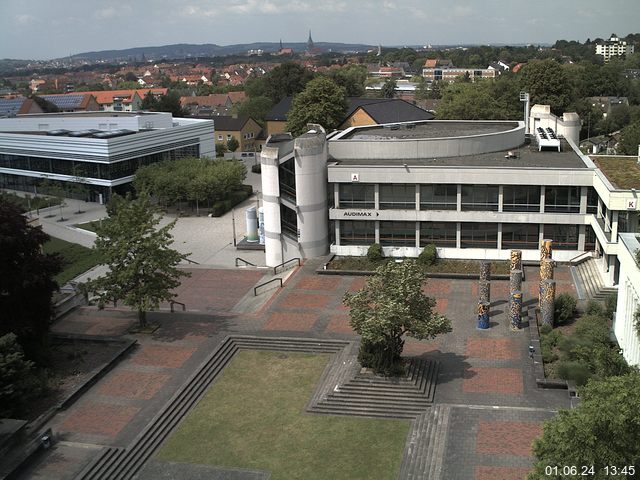 Foto der Webcam: Verwaltungsgebäude, Innenhof mit Audimax, Hörsaal-Gebäude 1