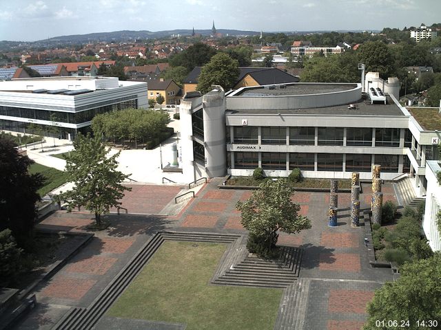 Foto der Webcam: Verwaltungsgebäude, Innenhof mit Audimax, Hörsaal-Gebäude 1