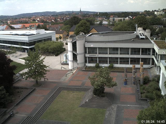 Foto der Webcam: Verwaltungsgebäude, Innenhof mit Audimax, Hörsaal-Gebäude 1