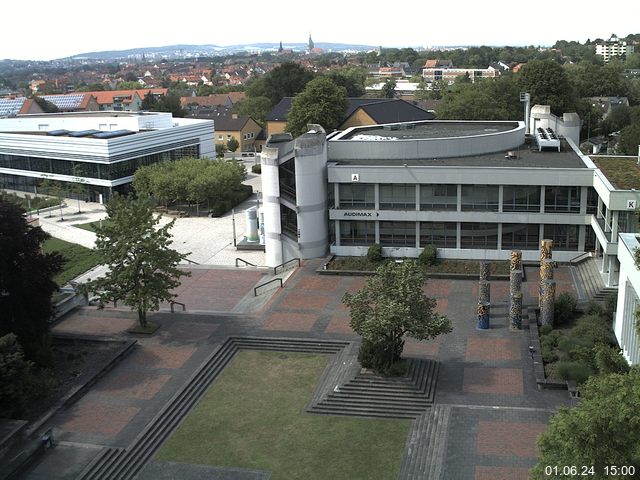 Foto der Webcam: Verwaltungsgebäude, Innenhof mit Audimax, Hörsaal-Gebäude 1