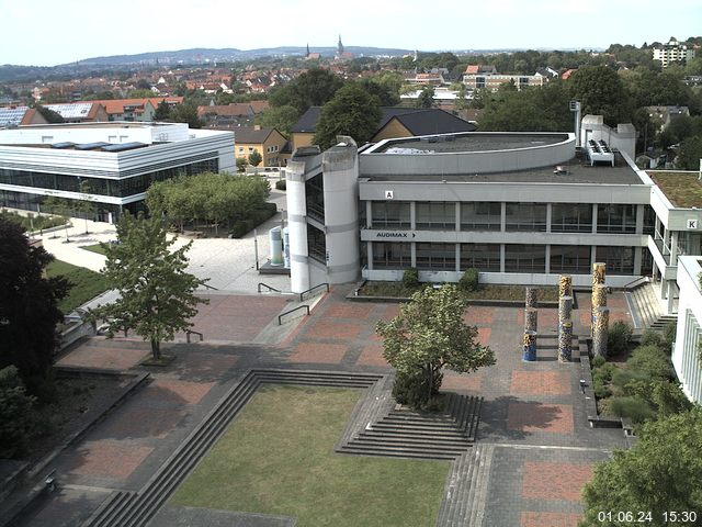 Foto der Webcam: Verwaltungsgebäude, Innenhof mit Audimax, Hörsaal-Gebäude 1