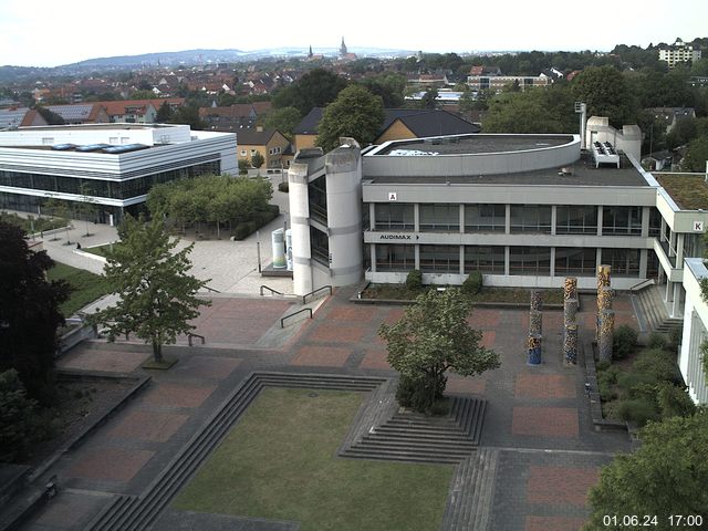 Foto der Webcam: Verwaltungsgebäude, Innenhof mit Audimax, Hörsaal-Gebäude 1