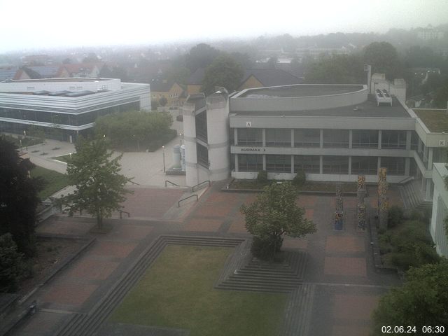 Foto der Webcam: Verwaltungsgebäude, Innenhof mit Audimax, Hörsaal-Gebäude 1