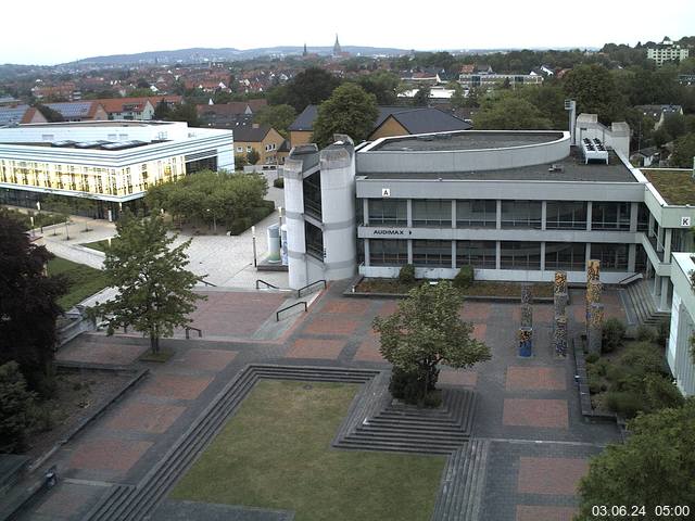 Foto der Webcam: Verwaltungsgebäude, Innenhof mit Audimax, Hörsaal-Gebäude 1